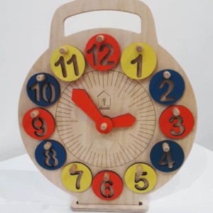 horloge en bois d'apprentissage avec aiguilles et chiffres à incruster