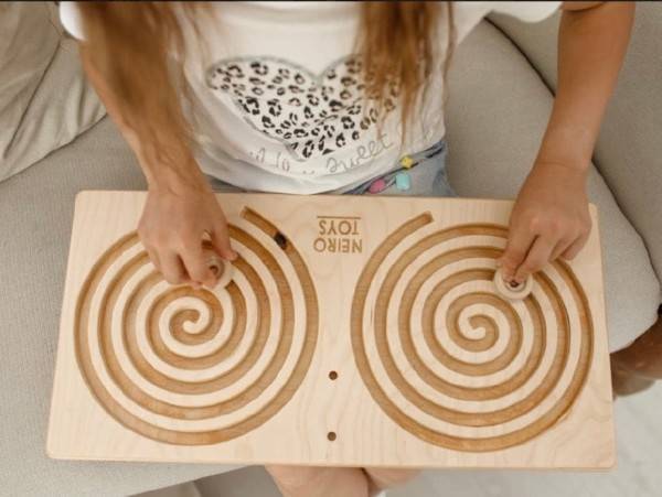 , Tableau de Traçage Neiro avec gravure labyrinthe spirales