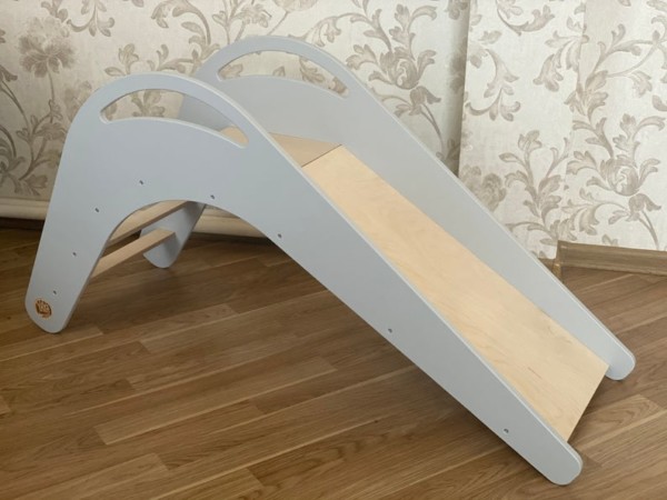 toboggan enfant intérieur placé dans le salon