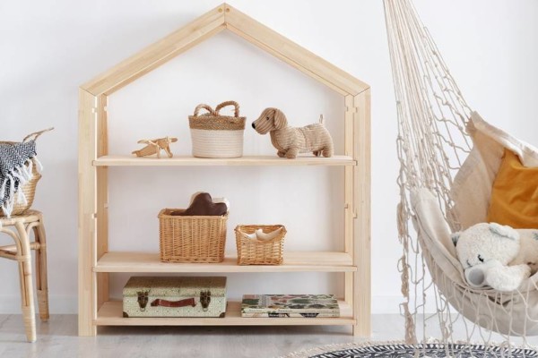 bibliothèque montessori en forme de cabane dans chambre d'enfant